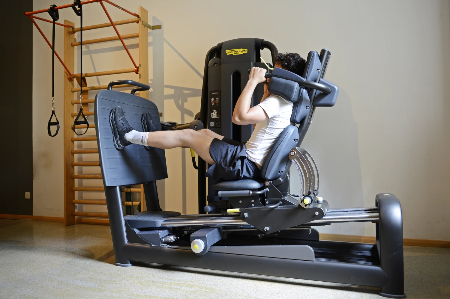 Physiotherapie Saskia Schröck GbR - Kältekammer Steinweg Halle - Mann macht Sport