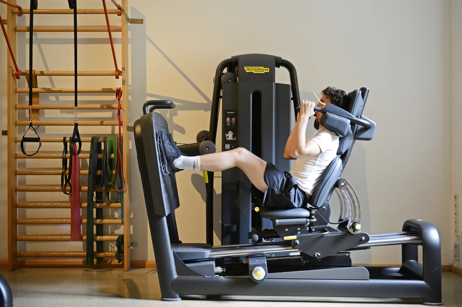Physiotherapie Saskia Schröck GbR - Kältekammer Steinweg Halle - Mann macht Sport