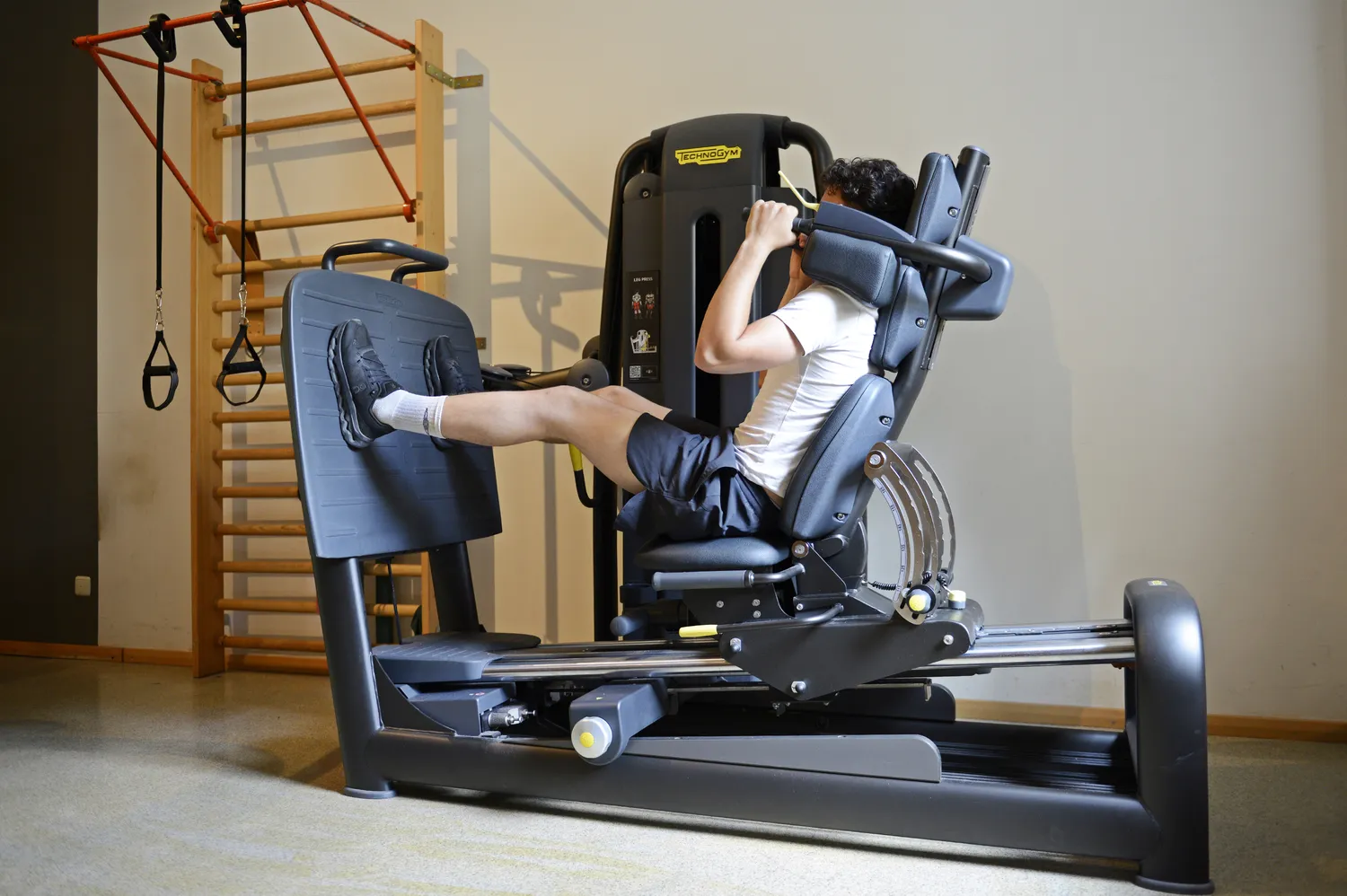 Physiotherapie Saskia Schröck GbR - Kältekammer Steinweg Halle - Mann macht Sport